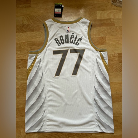Brand New Men’s Luka Doncic Dallas Mavericks NBA Jersey size 48/L 100% AUTHENTIC - Picture 2 of 2